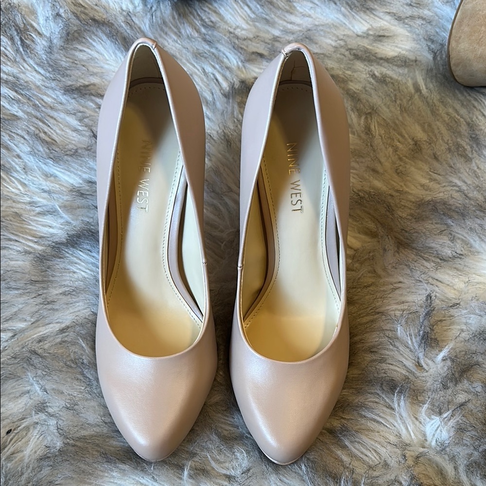 Anne Klein Cream Heels Elegant Design